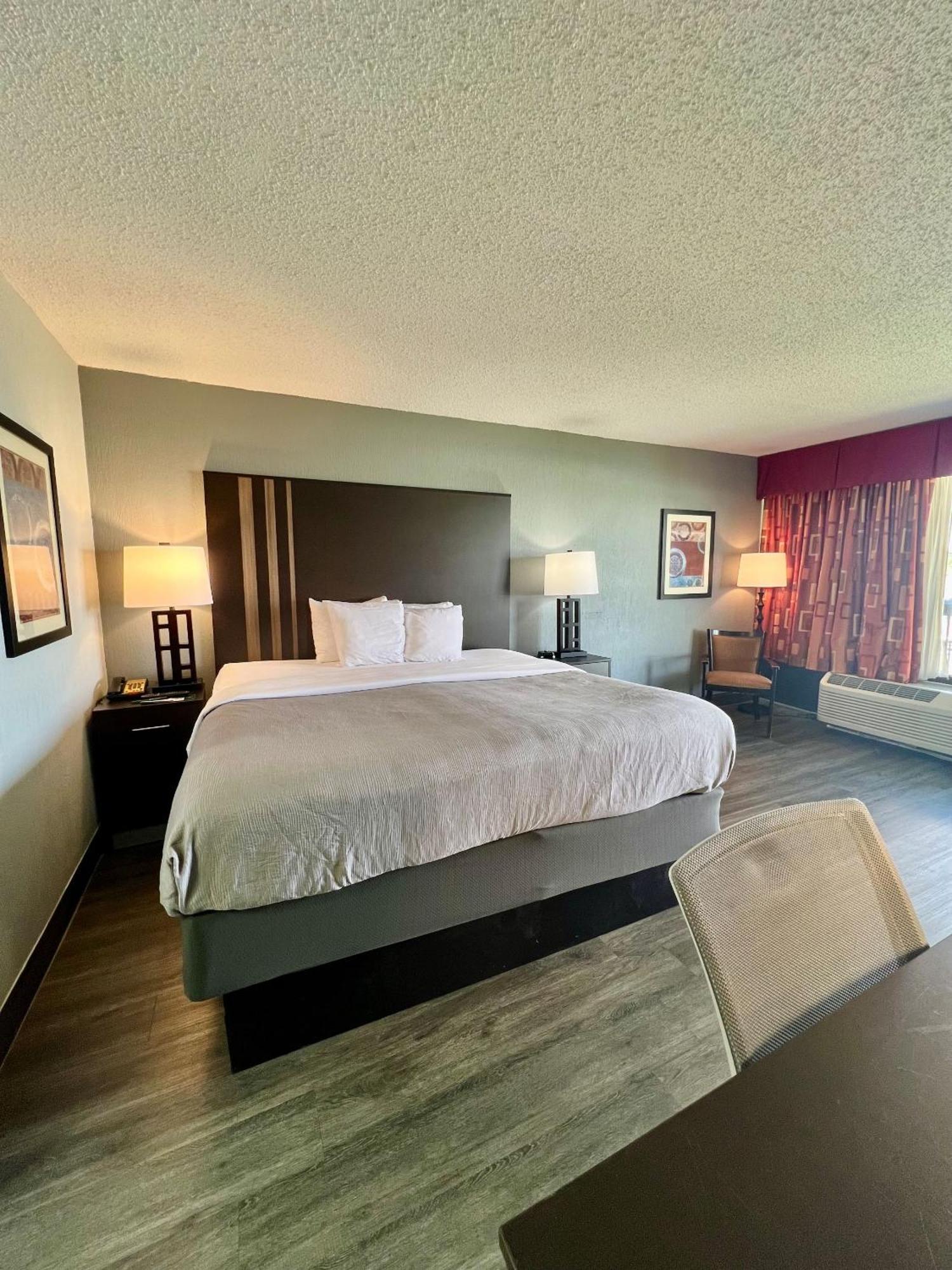 Quality Inn & Suites Gulf Breeze Bayside Near Pensacola Beach Buitenkant foto